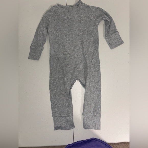 7 For All Mankind Baby Button Up One Piece Bodysuit 6-9 Month Grey Waffle Knit - Picture 2 of 6